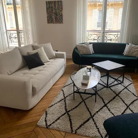 Luxe Near Arc De Triomphe Paris